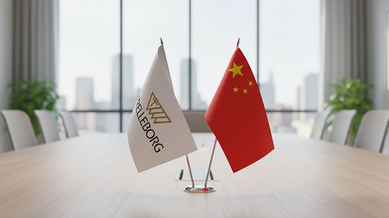 特雷勒堡和中国国旗并排在一起