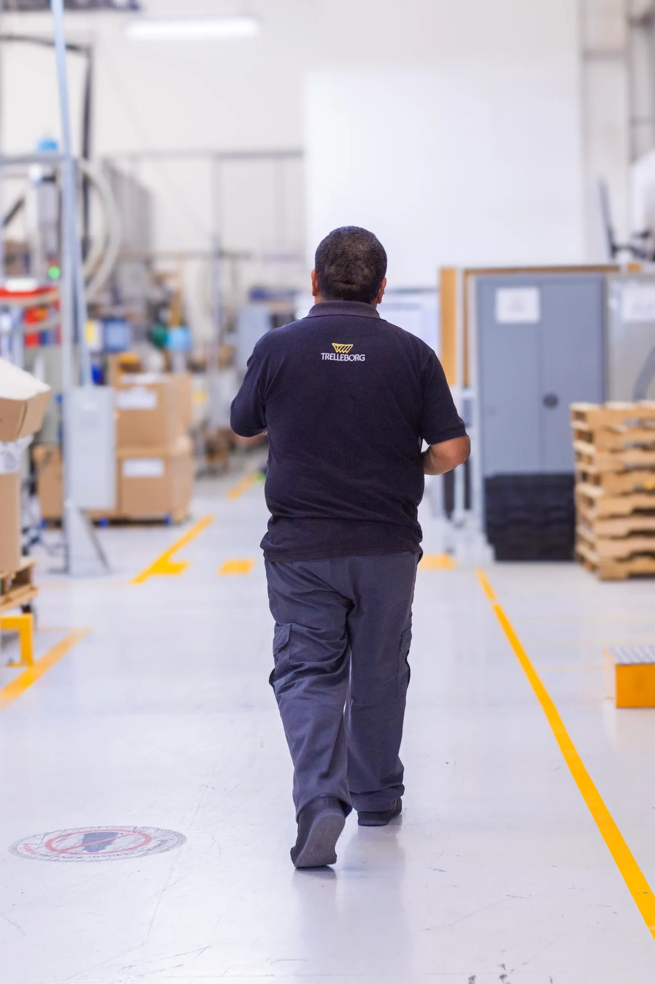 trelleborg-boots-queretaro-walking-the-production-floor 1333x2000
