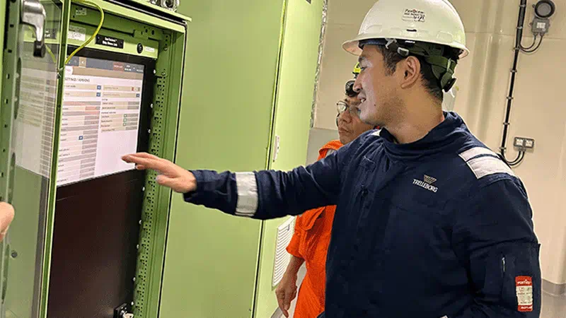 Engineer conducting an inspection of the ship-shore link system
