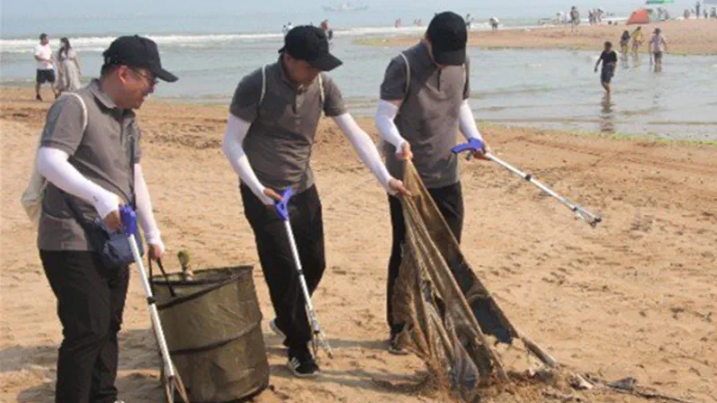 Qingdao-beach-cleanup
